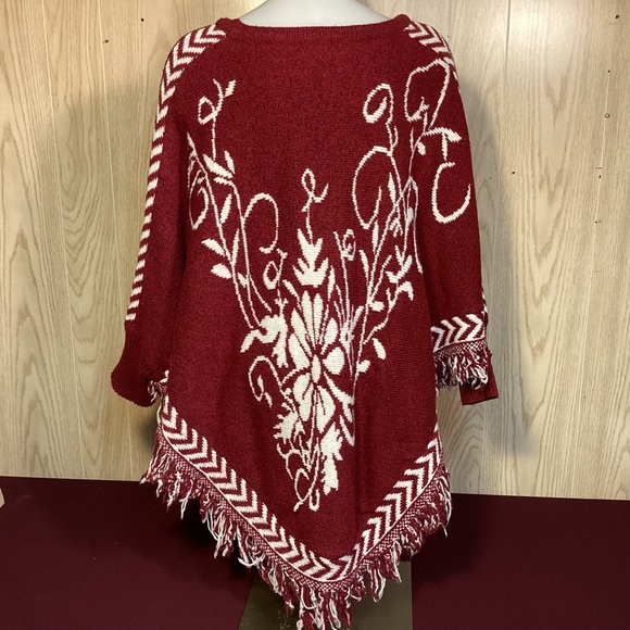 Women’s Poncho Jon & Anna red and white with fringe - Picture 4 of 11